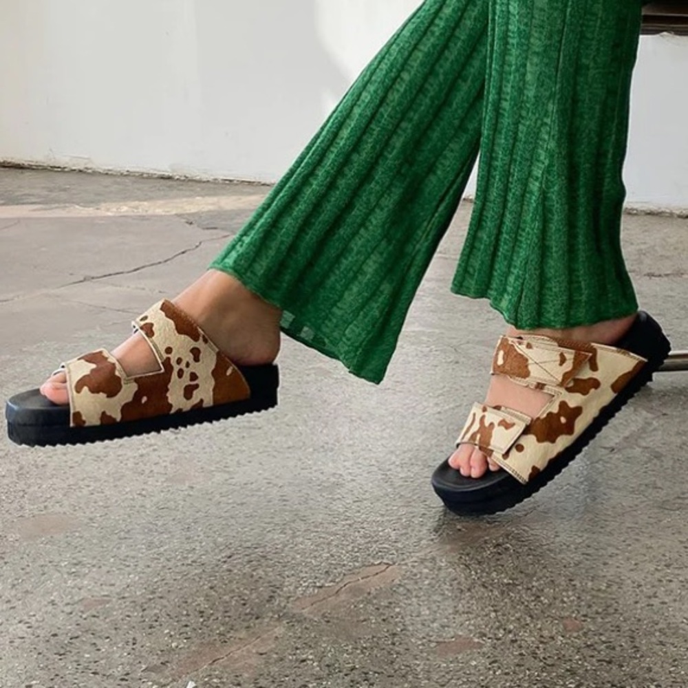Nuance Contrast Thread Cow Sandal Lisa Says Gah